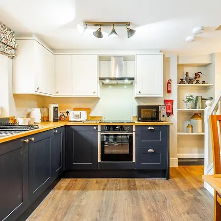 2 Bed In Oc-lr049 *